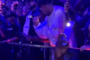跳舞+互动！贝林厄姆、戴维斯一起在迪拜参加派对